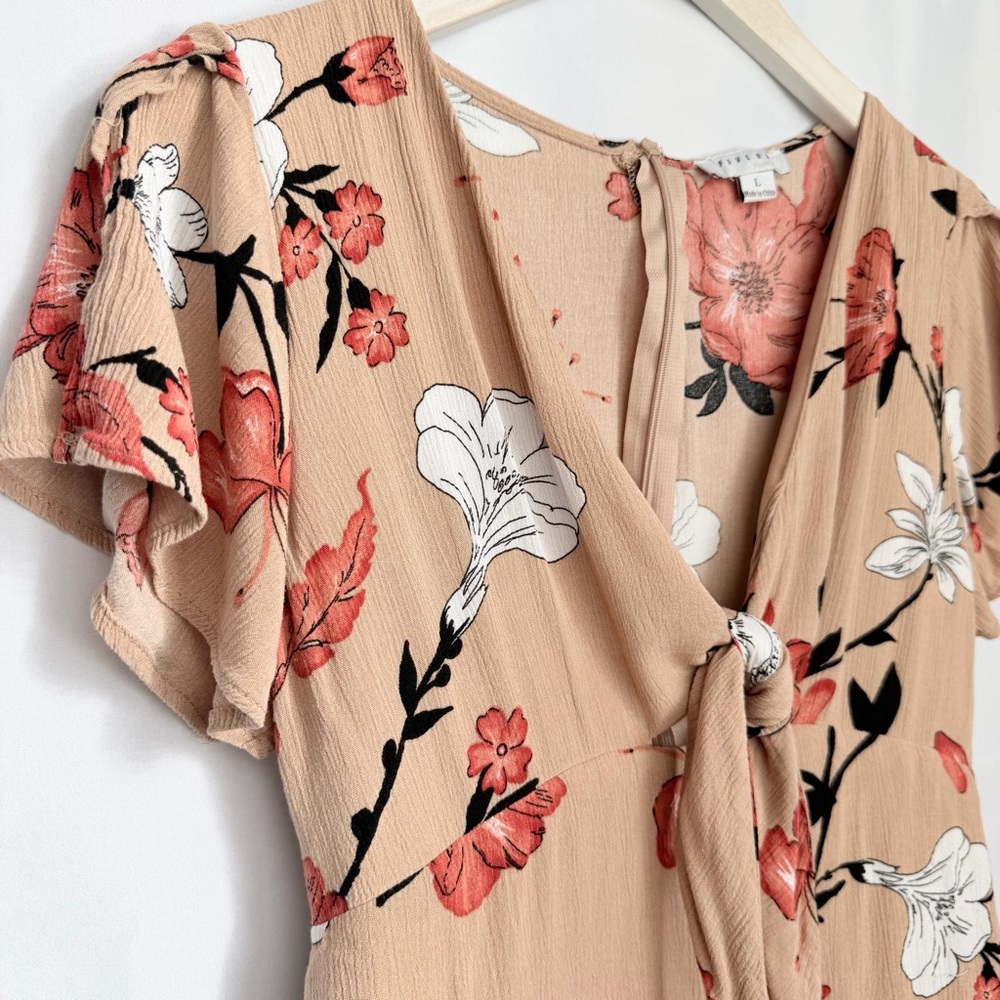 FAVLUX Tan Floral Mini Dress with Red and White Accents, Women’s Large - Picture 4 of 10